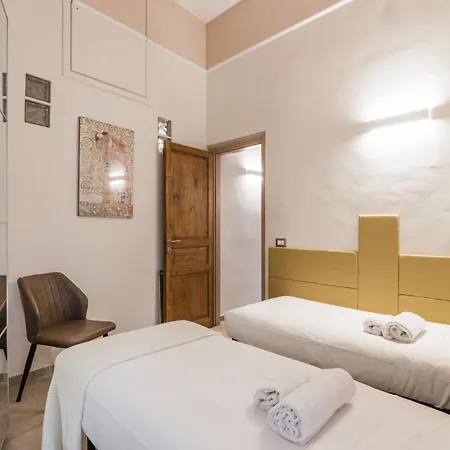 The Rent - Two-bedroom Near Fori Imperiali Apartment Rome