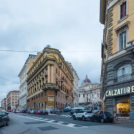 The Rent - Two-bedroom Near Fori Imperiali Apartment