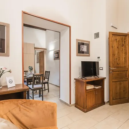The Rent - Two-bedroom Near Fori Imperiali Rome