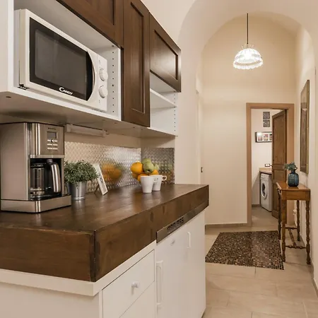 The Rent - Two-bedroom Near Fori Imperiali Apartment Rome