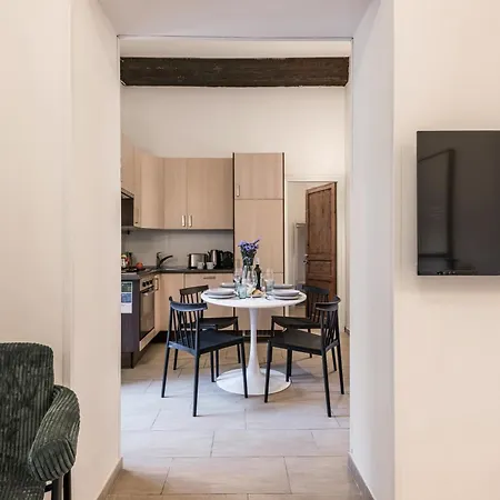 The Rent - Two-bedroom Near Fori Imperiali Apartment *