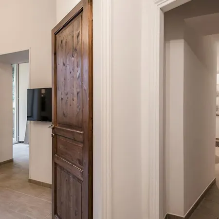 The Rent - Two-bedroom Near Fori Imperiali Rom