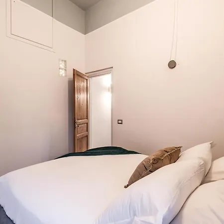 The Rent - Two-bedroom Near Fori Imperiali Apartment