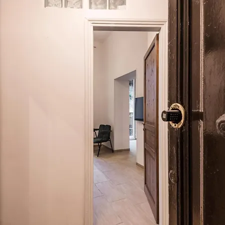 Apartment The Rent - Two-bedroom Near Fori Imperiali Rom