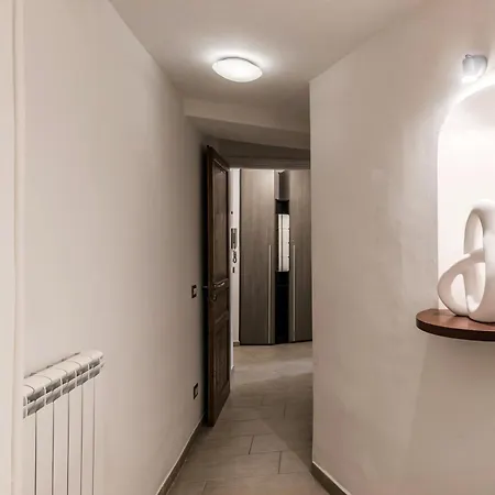 The Rent - Two-bedroom Near Fori Imperiali Rom