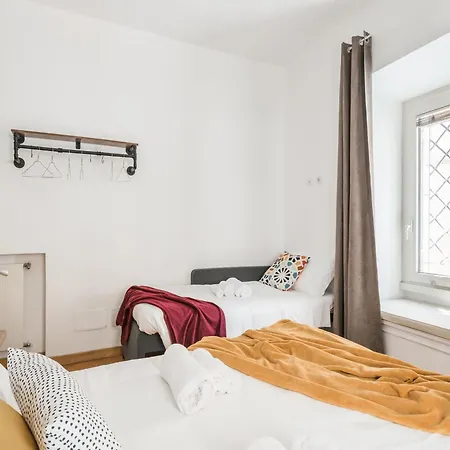 The Rent - Two-bedroom Near Fori Imperiali Apartment
