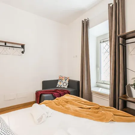 The Rent - Two-bedroom Near Fori Imperiali Apartment *