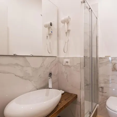 The Rent - Two-bedroom Near Fori Imperiali Apartment *