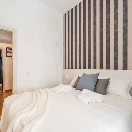 The Rent - Two-bedroom Near Fori Imperiali Rom