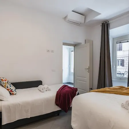 The Rent - Two-bedroom Near Fori Imperiali Apartment Rom