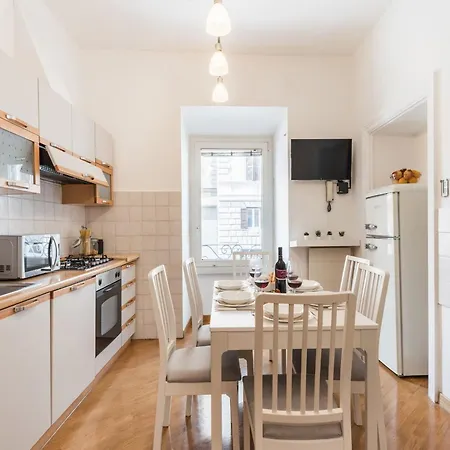 The Rent - Two-bedroom Near Fori Imperiali * Rom