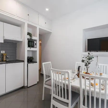 The Rent - Two-bedroom Near Fori Imperiali