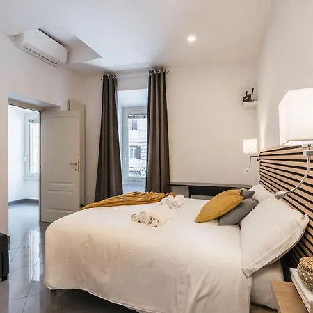 The Rent - Two-bedroom Near Fori Imperiali Rom