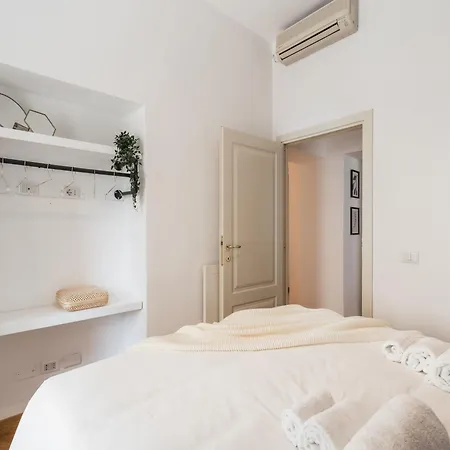 The Rent - Two-bedroom Near Fori Imperiali Apartment Rom