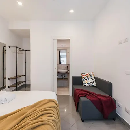 The Rent - Two-bedroom Near Fori Imperiali Apartment *