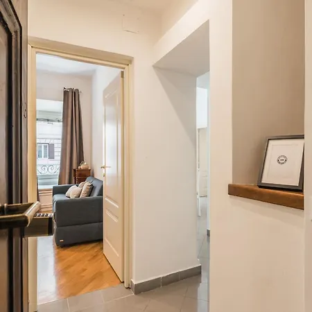 The Rent - Two-bedroom Near Fori Imperiali Apartment