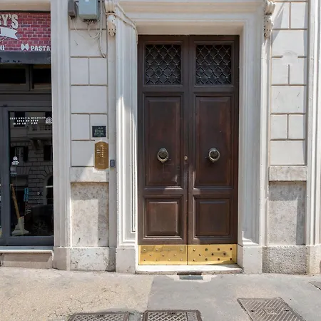 The Rent - Two-bedroom Near Fori Imperiali Apartment