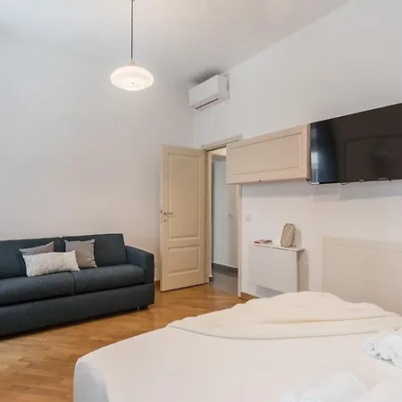 The Rent - Two-bedroom Near Fori Imperiali