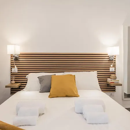 The Rent - Two-bedroom Near Fori Imperiali Apartment *