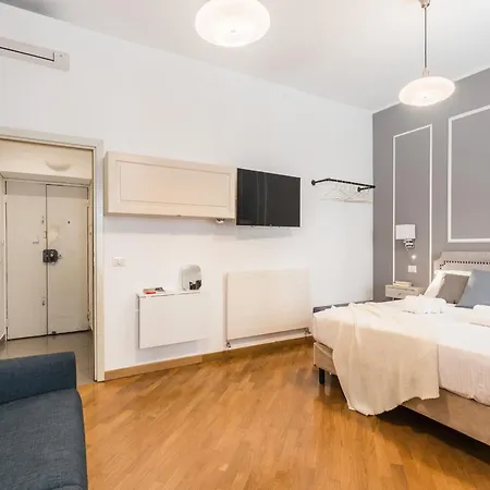 The Rent - Two-bedroom Near Fori Imperiali Apartment *